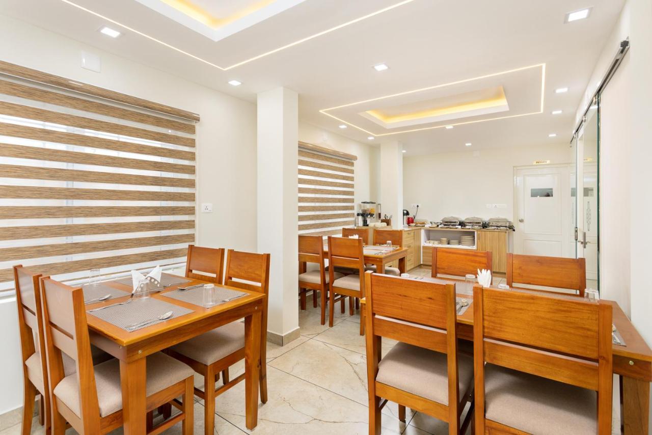 Esaa Airport Hotel Kochi Exterior foto