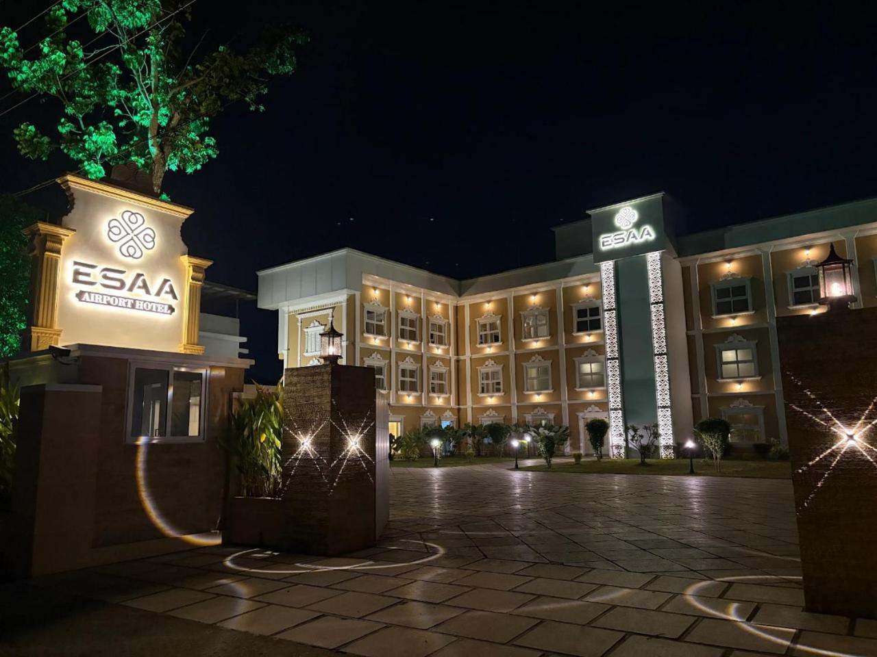 Esaa Airport Hotel Kochi Exterior foto